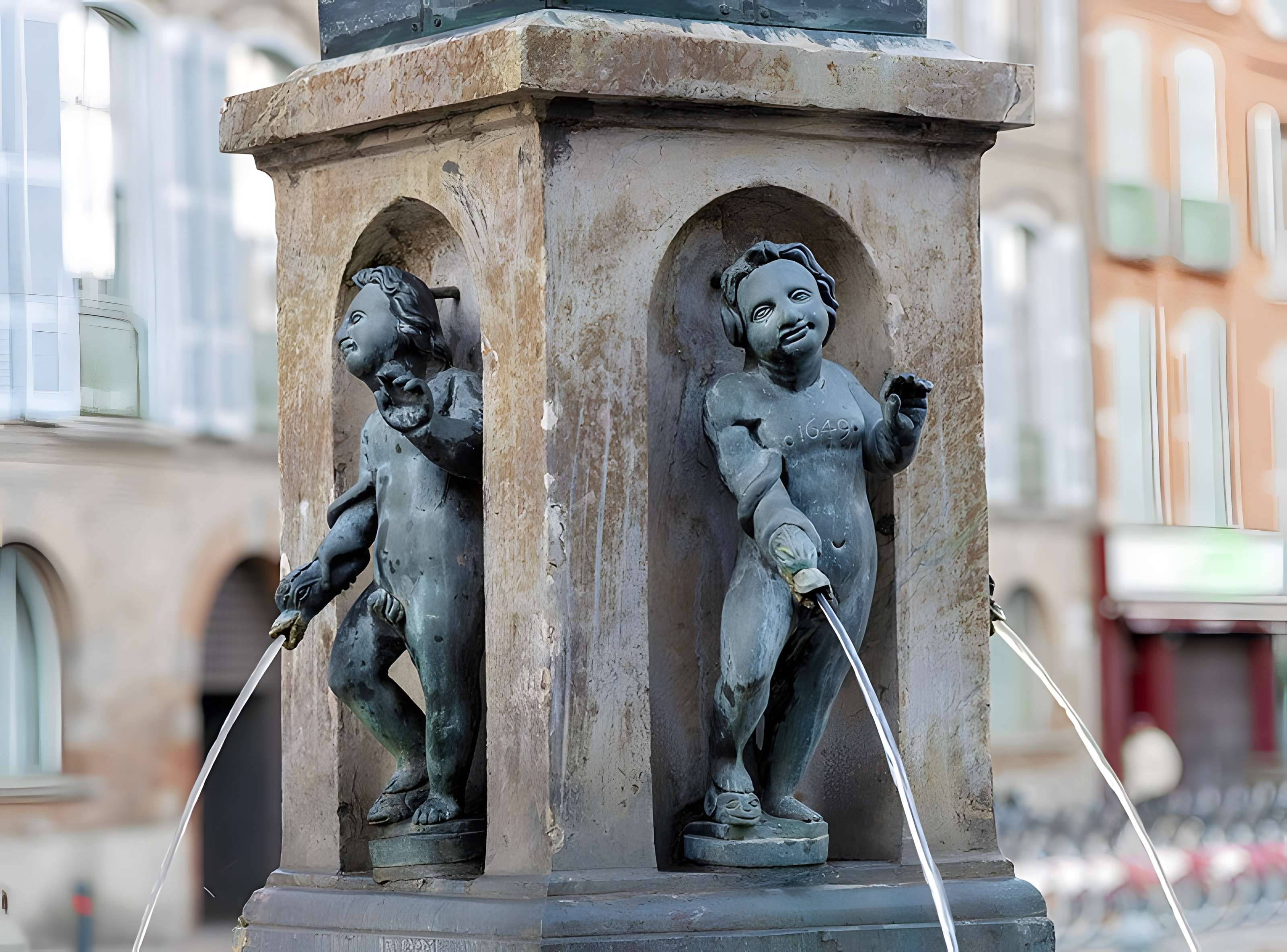Fontaine Place Saint-Étienne à Toulouse 