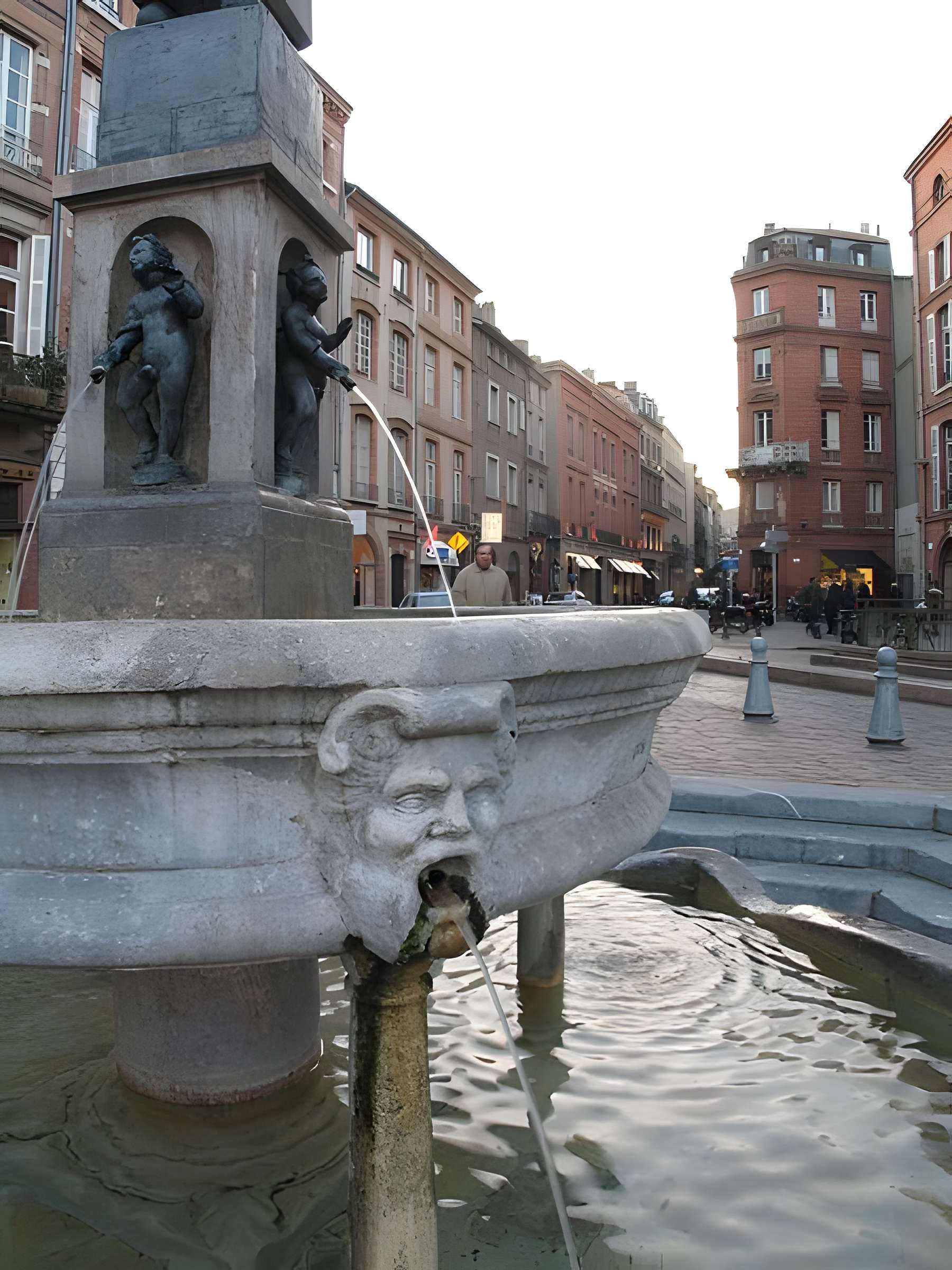 Fontaine Place Saint-Étienne à Toulouse 