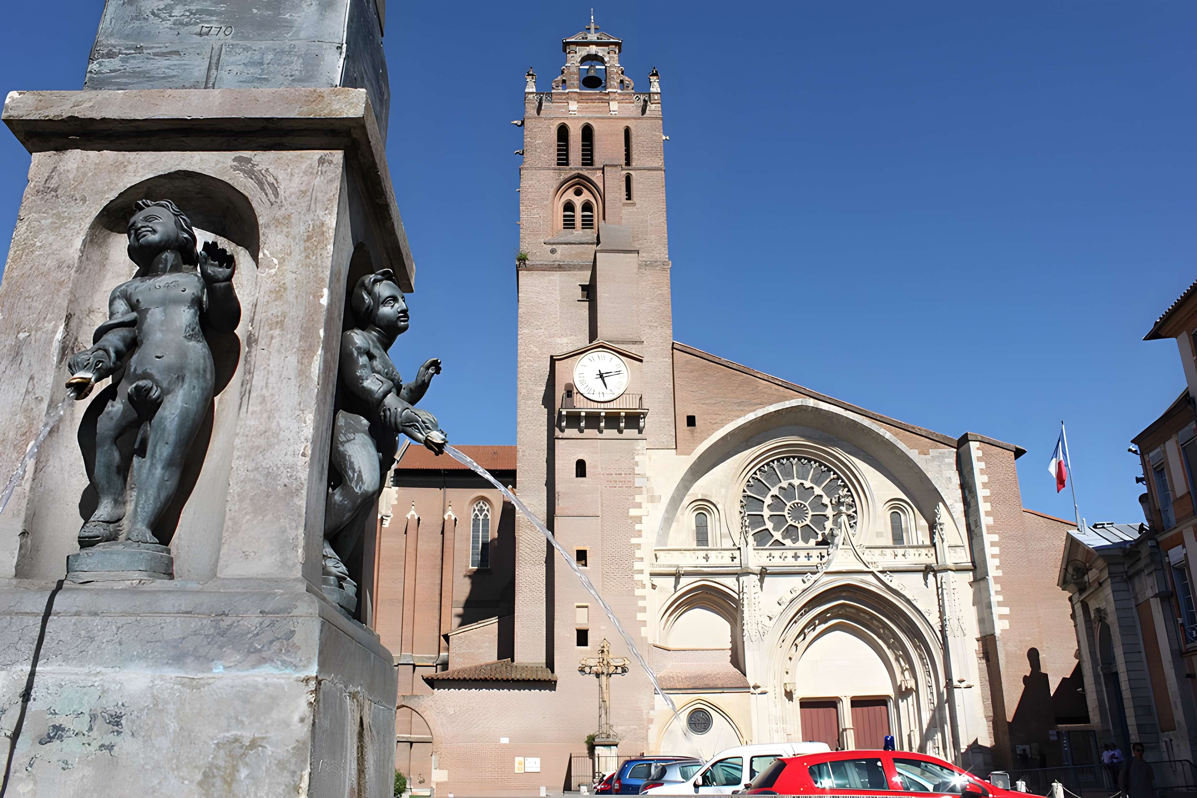 Fontaine Place Saint-Étienne à Toulouse 