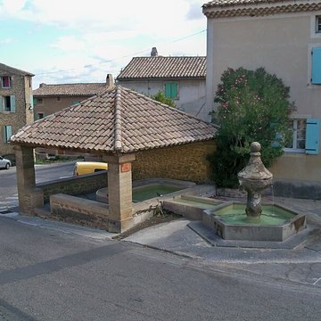 Fontaine publique de Rochegude