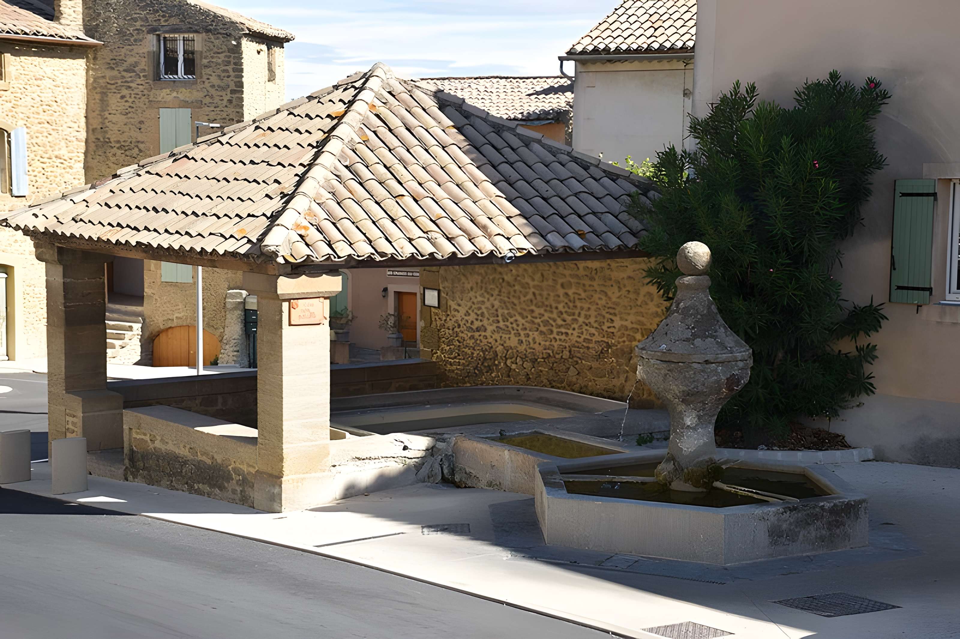 Fontaine publique de Rochegude