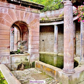 Fontaine du Cygne de Montbozon