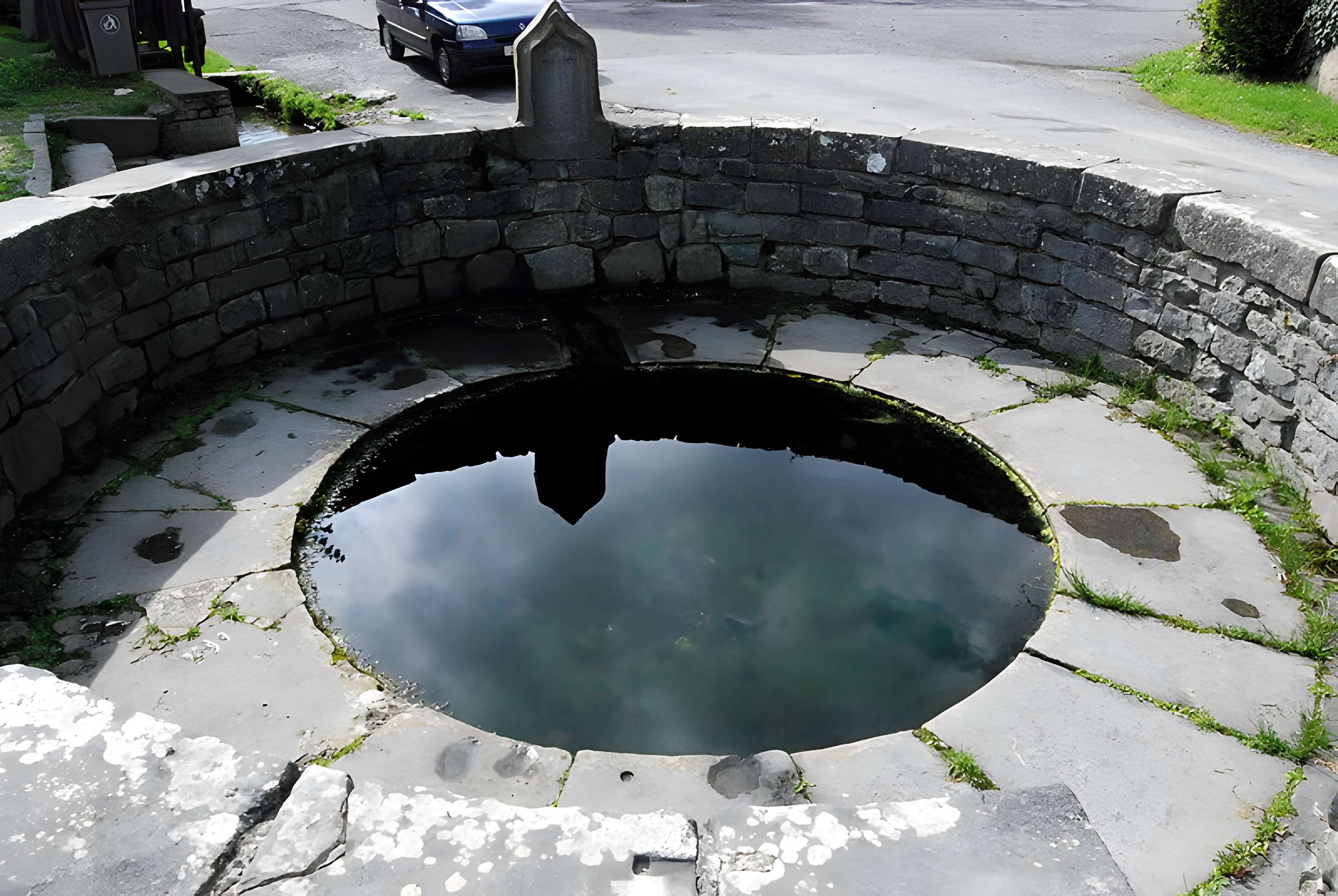 Fontaine Saint-Éloi de Floursies