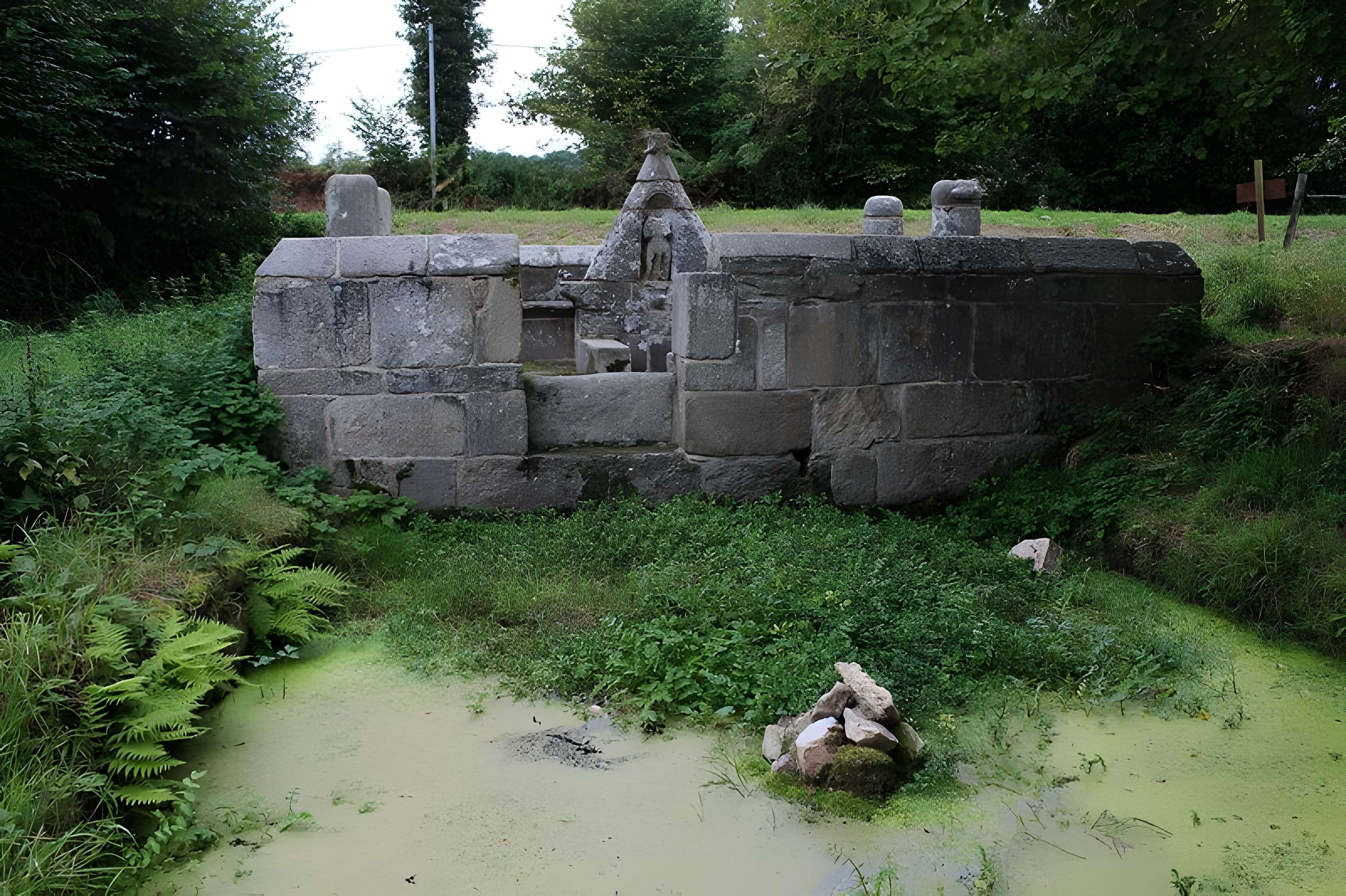 Fontaine Saint-Jean de Plouaret 