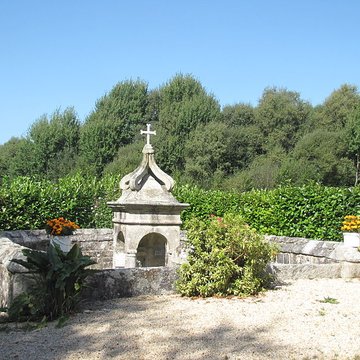 Fontaine Saint-Roch et son enceinte