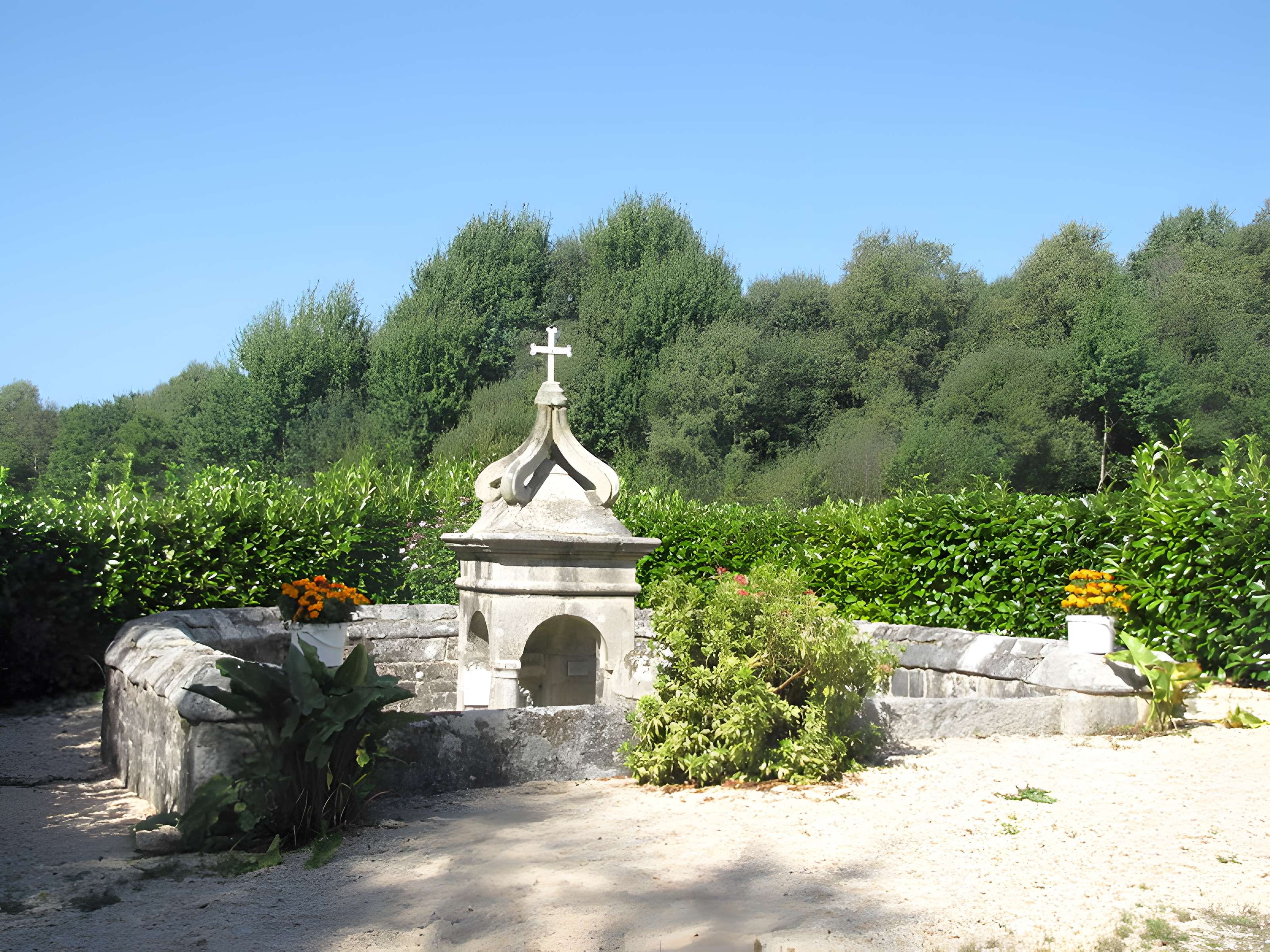 Fontaine Saint-Roch et son enceinte