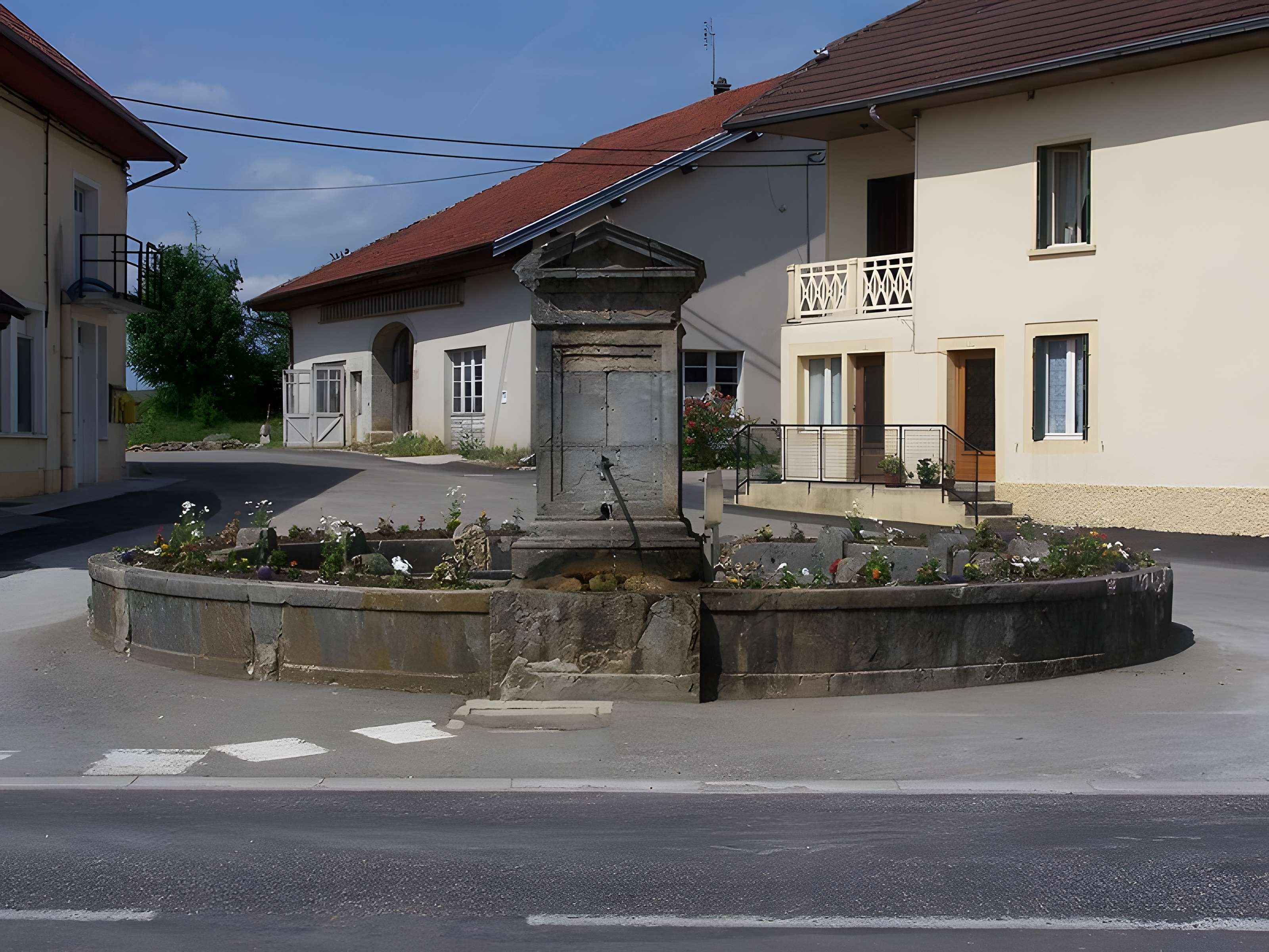 Fontaine-lavoir de Cernans 