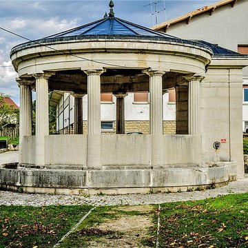 Fontaine-lavoir de Loray