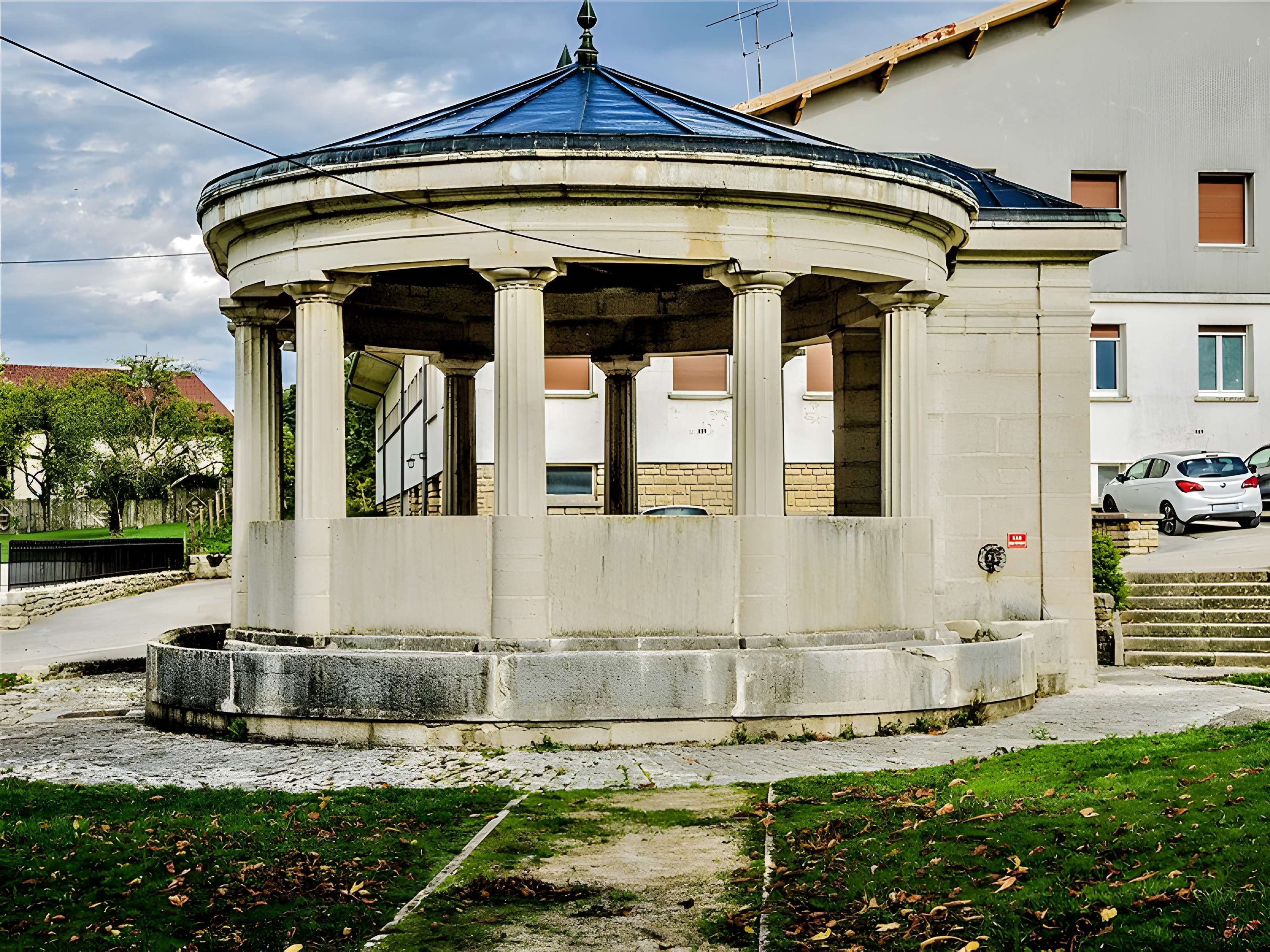Fontaine-lavoir de Loray