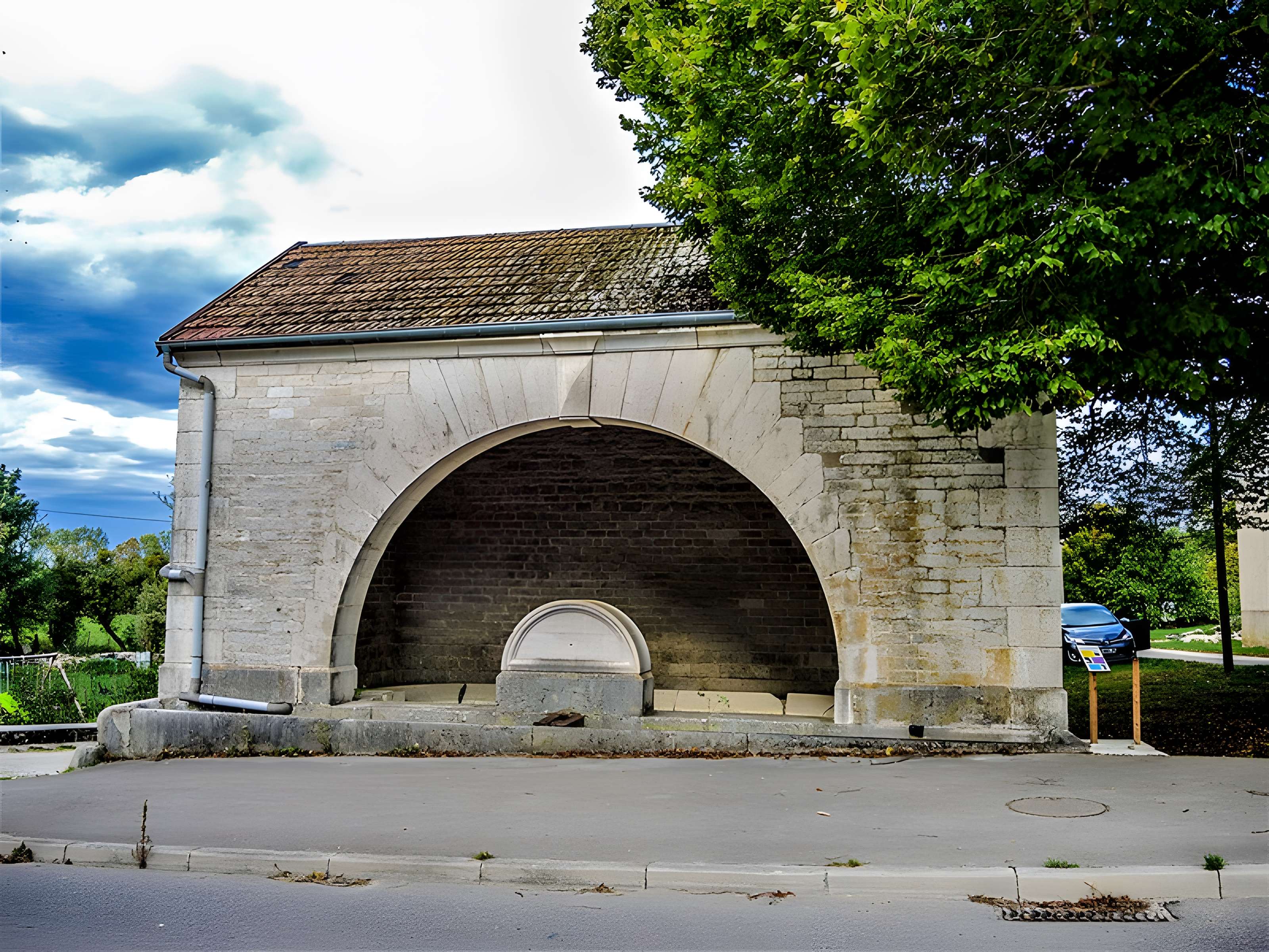 Fontaine-lavoir de Loray