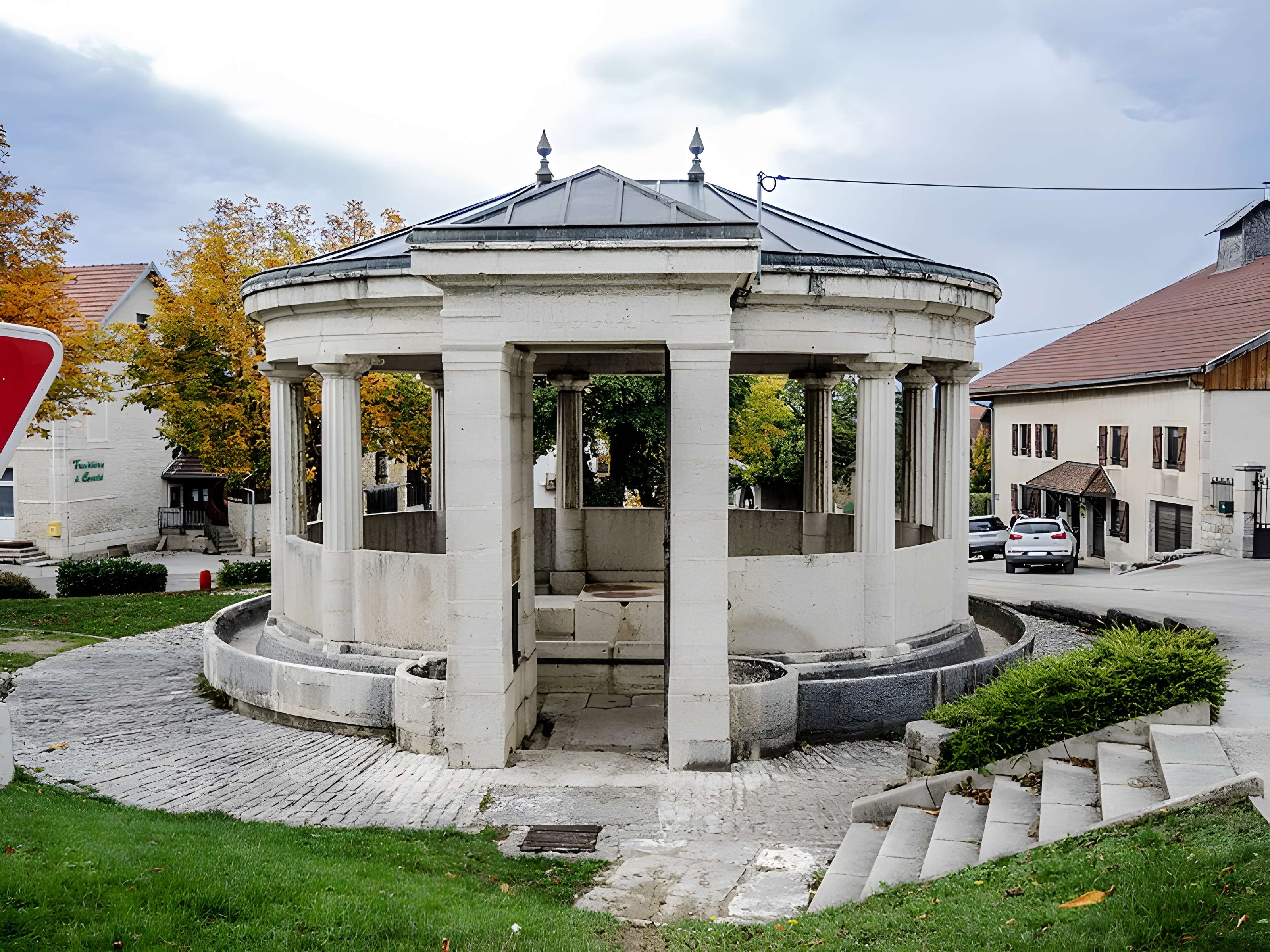 Fontaine-lavoir de Loray