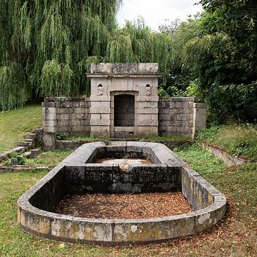 Fontaine-lavoir du Château de Mutigney