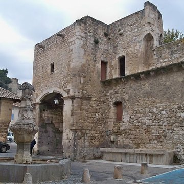 Fontaine du Pélican de Pernes-les-Fontaines