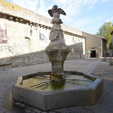 Fontaine du Pélican de Pernes-les-Fontaines