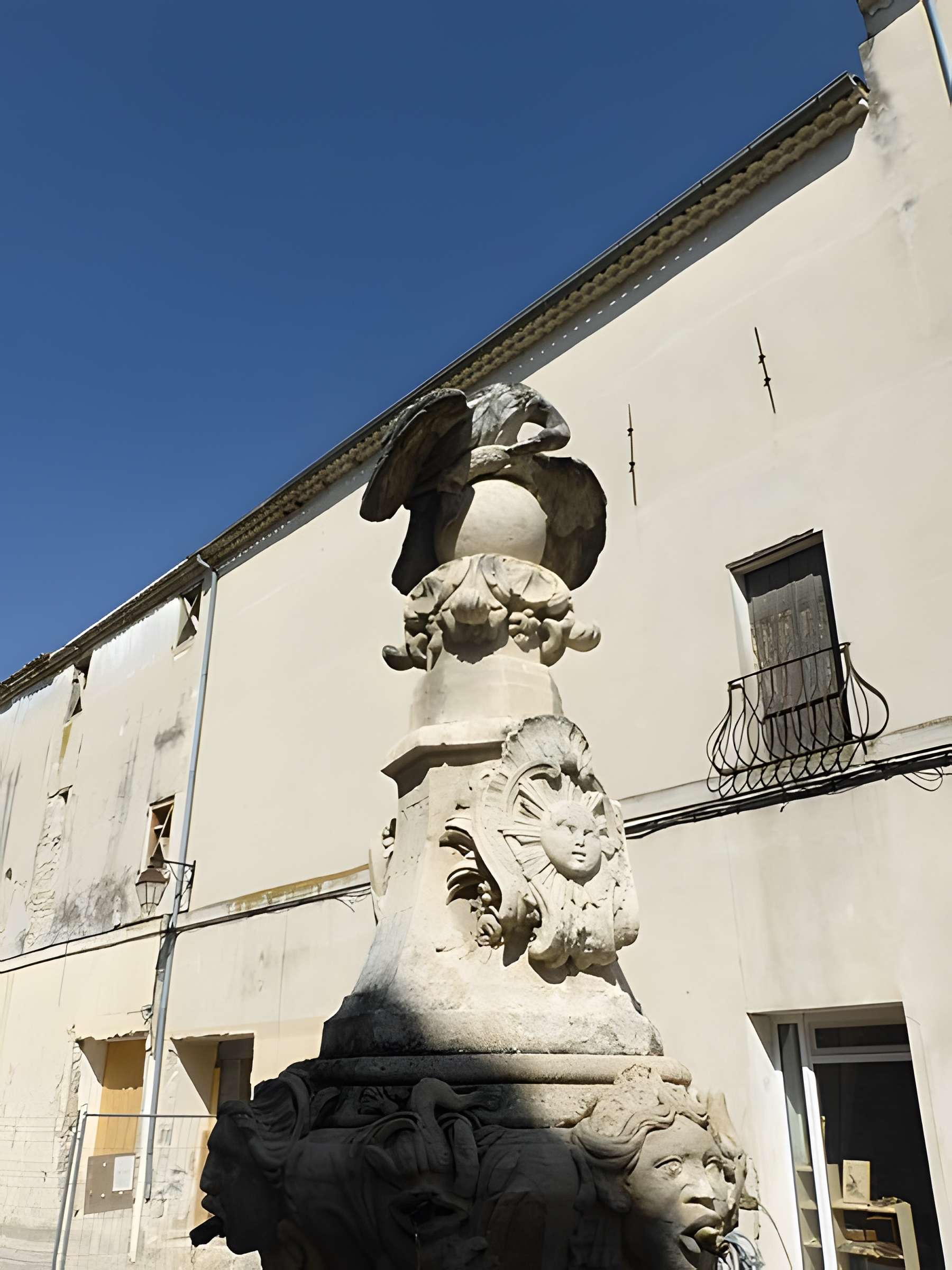 Fontaine du Pélican de Pernes-les-Fontaines