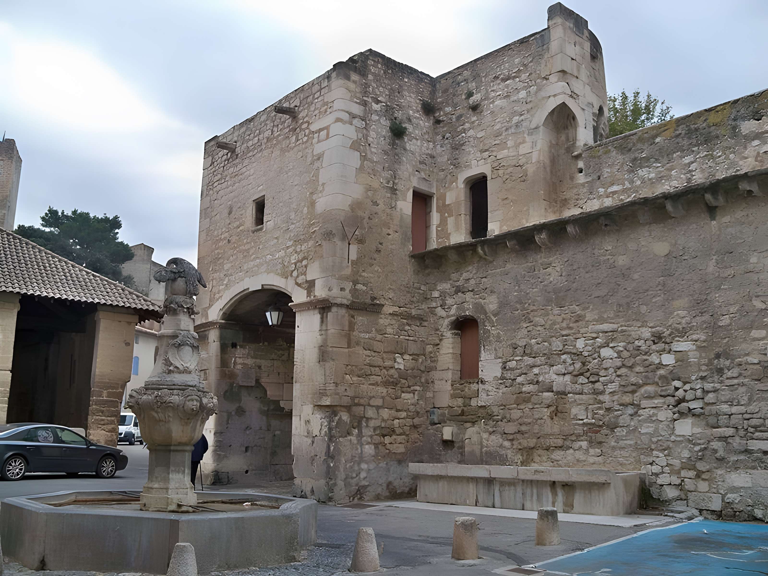 Fontaine du Pélican de Pernes-les-Fontaines