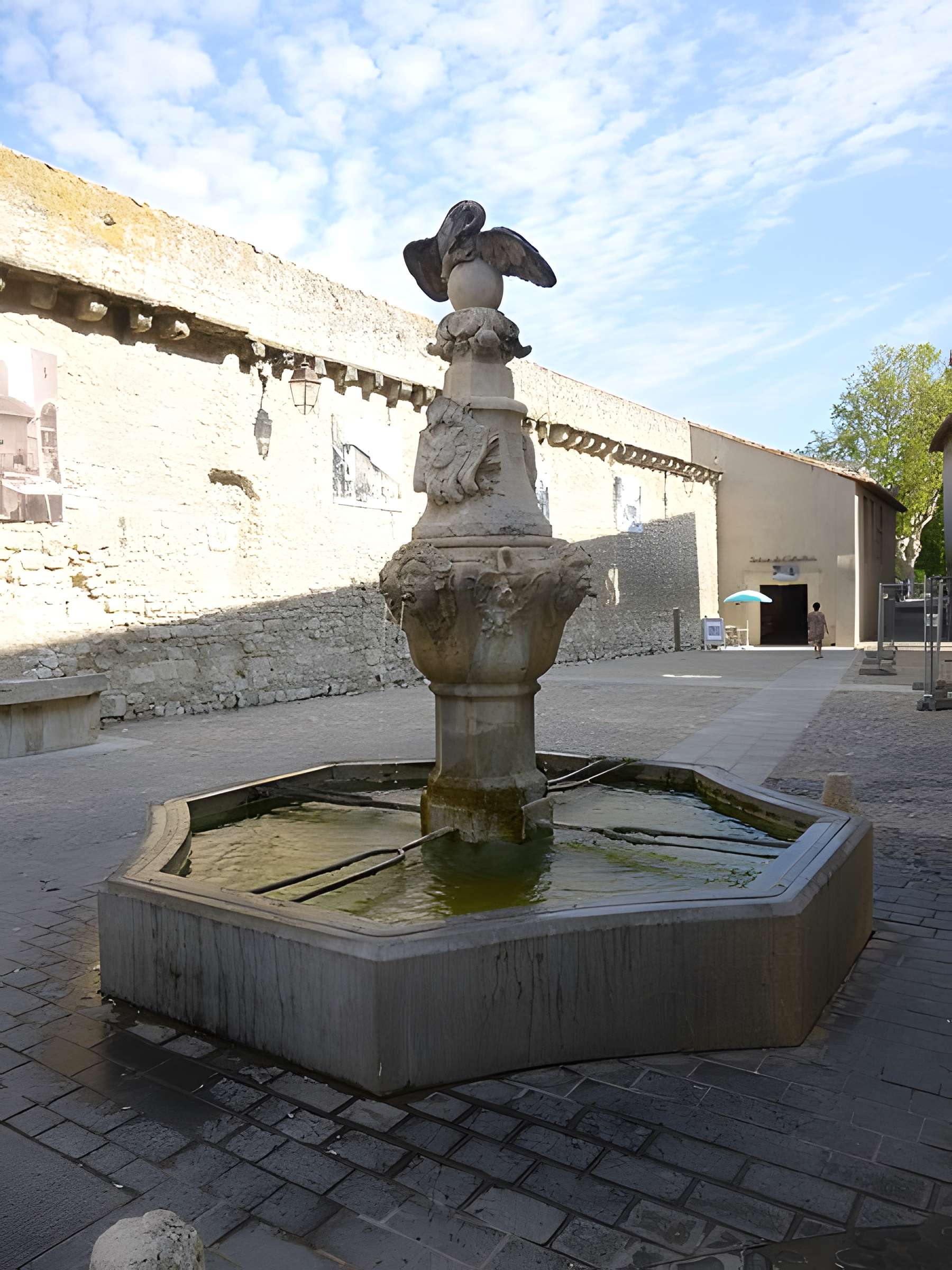 Fontaine du Pélican de Pernes-les-Fontaines