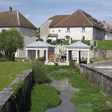 Fontaine et Lavoirs dÉtuz