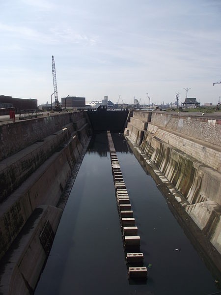 Photo de Formes de radoub n°3 et n°5 et usine des formes du Pont-canal de Dunkerque