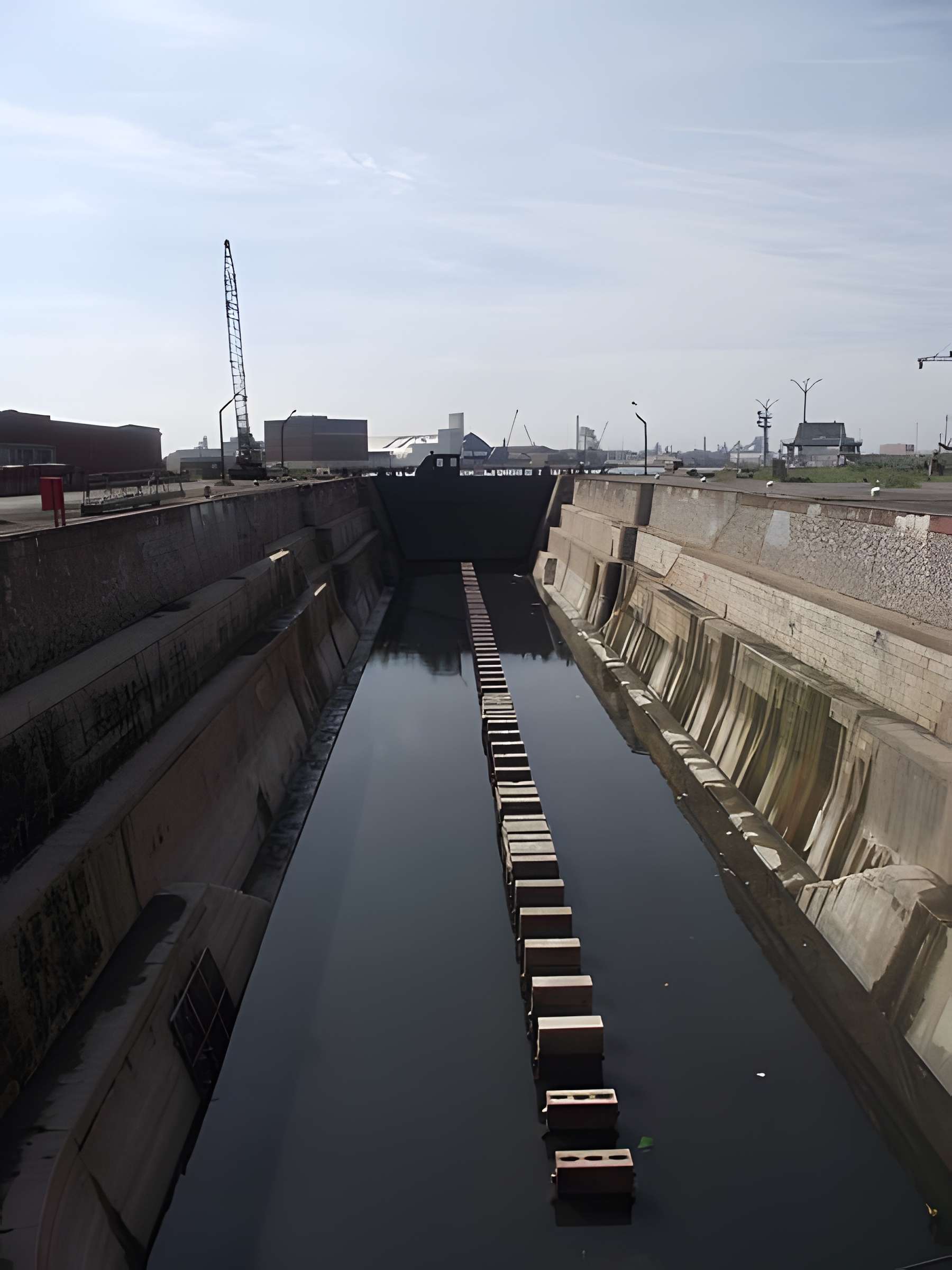 Formes de radoub n°3 et n°5 et usine des formes du Pont-canal de Dunkerque 