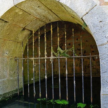 Fontaine-lavoir de Fallon