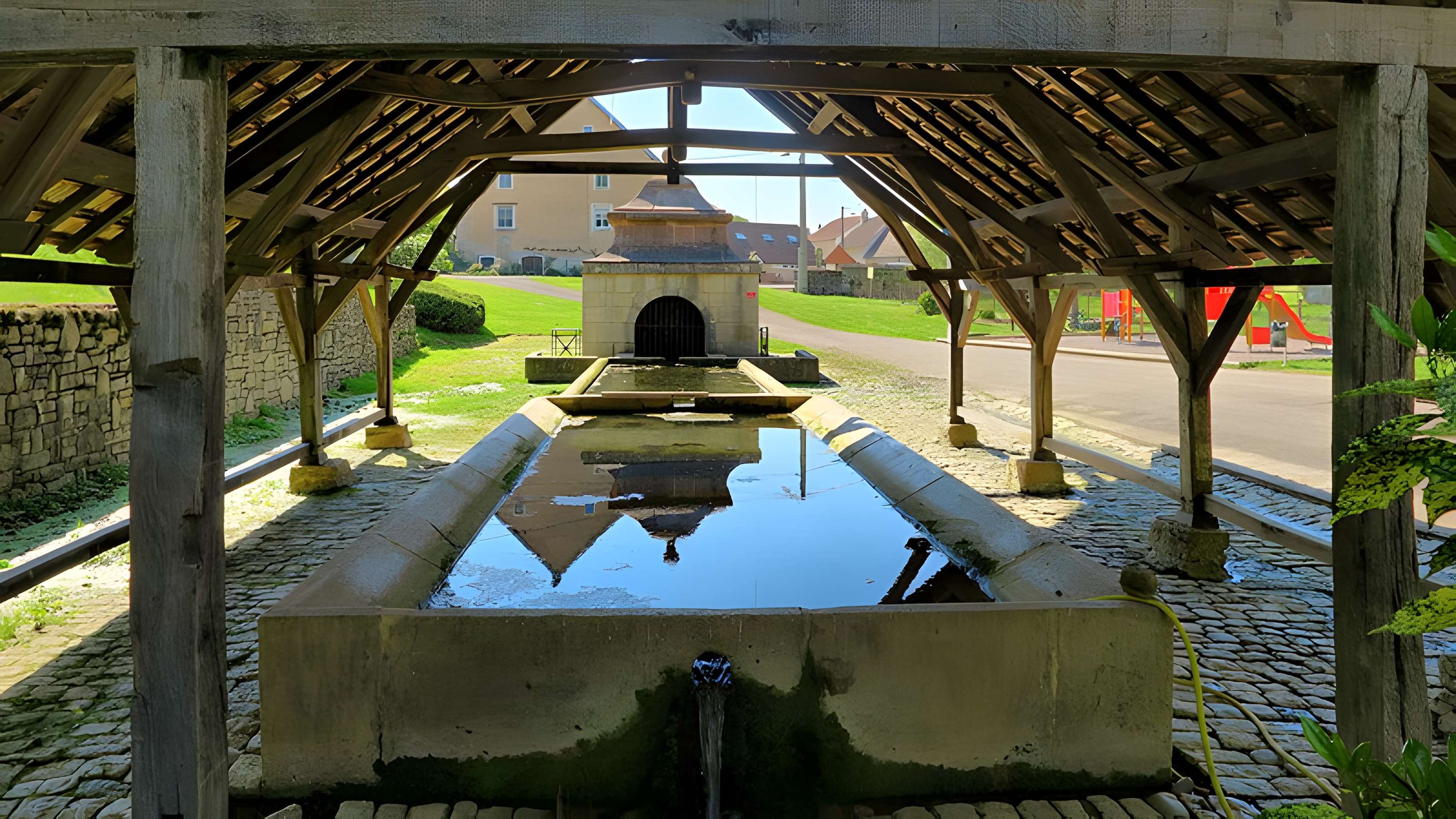 Fontaine-lavoir de Fallon