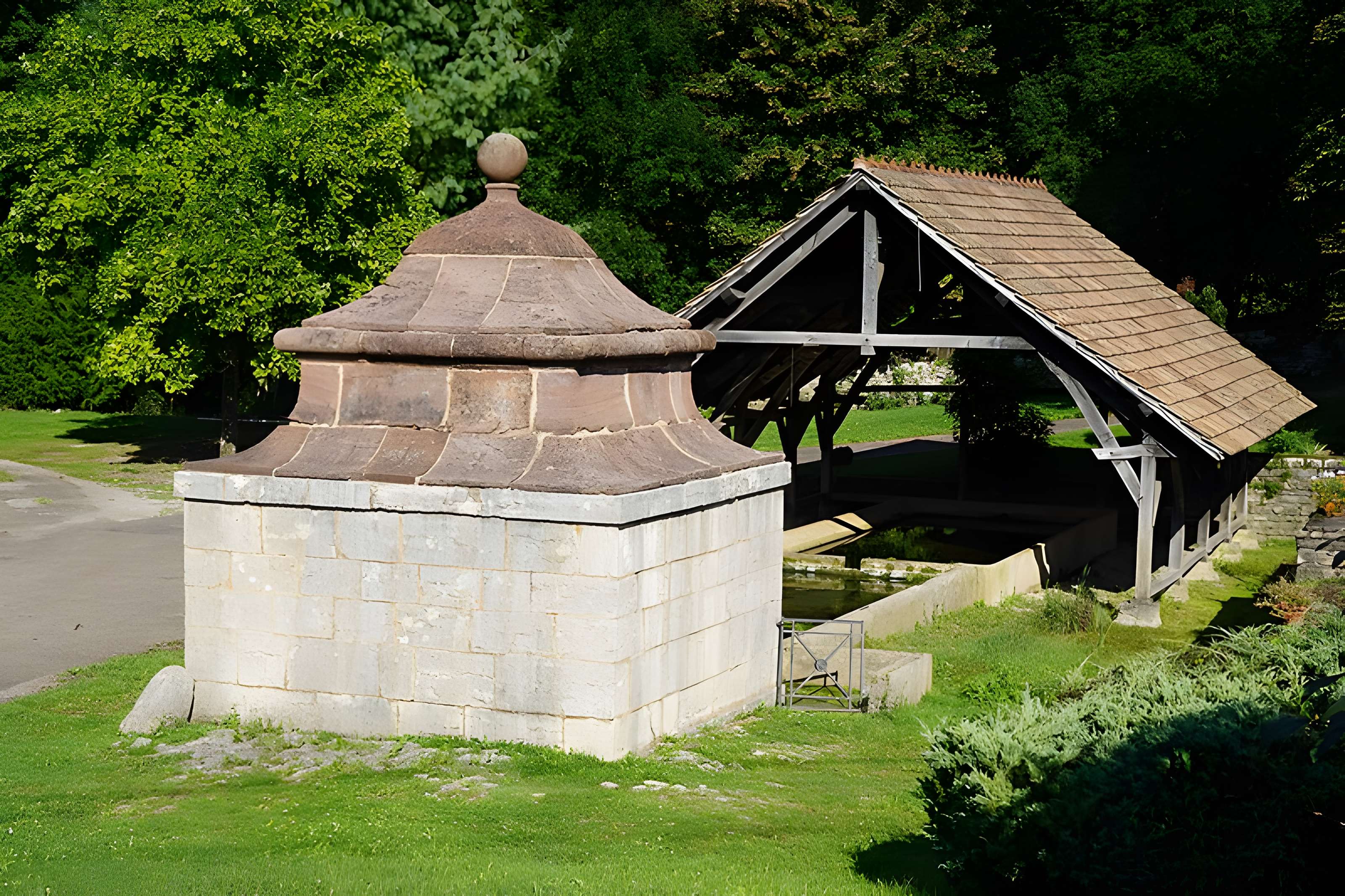 Fontaine-lavoir de Fallon