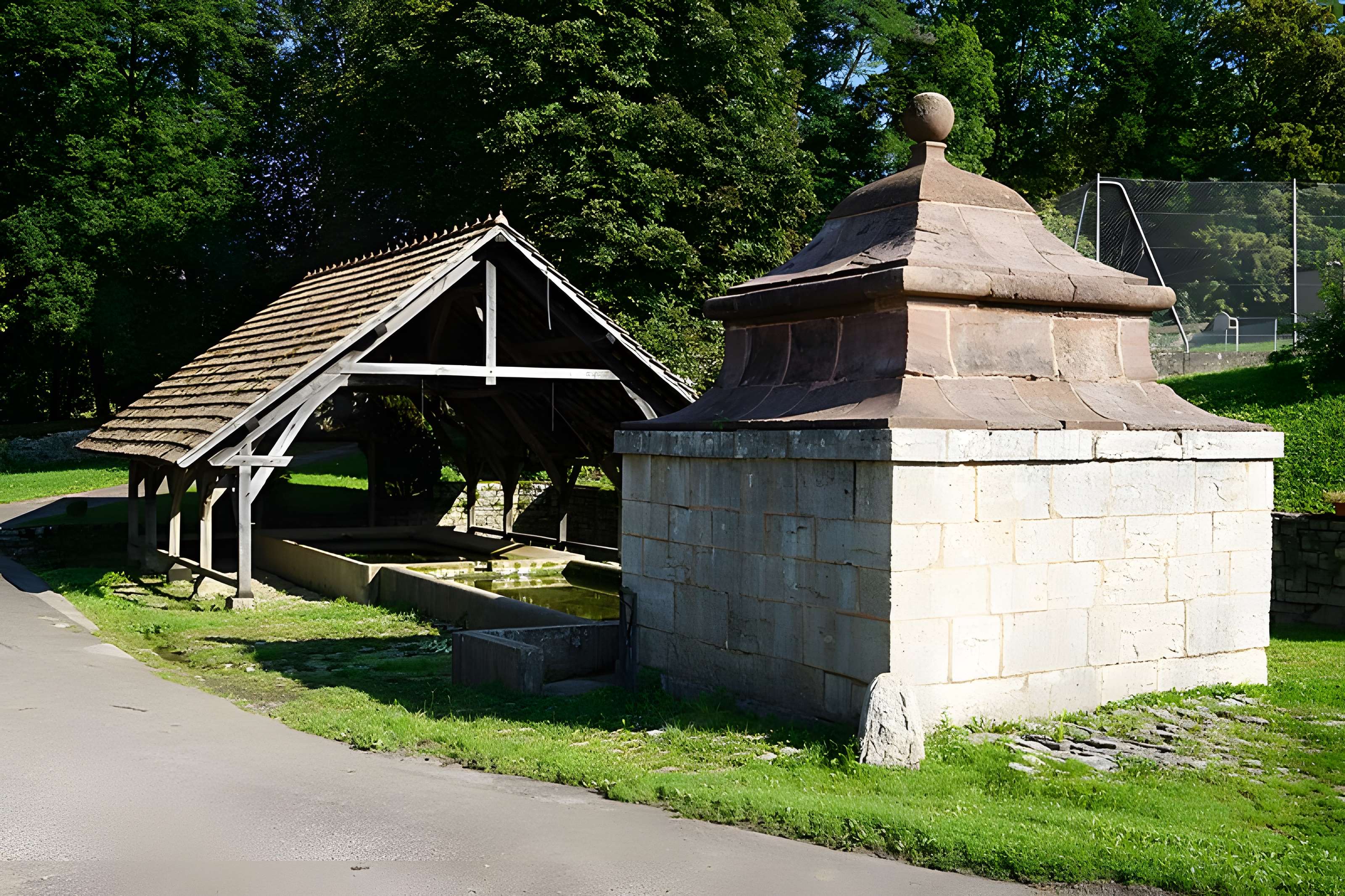 Fontaine-lavoir de Fallon