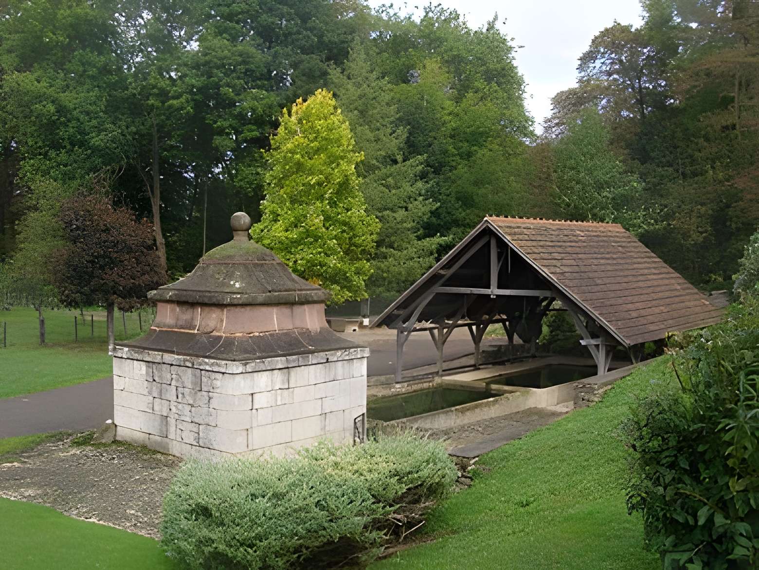 Fontaine-lavoir de Fallon 