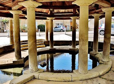 Photo de Fontaine-lavoir de Fontenois-lès-Montbozon