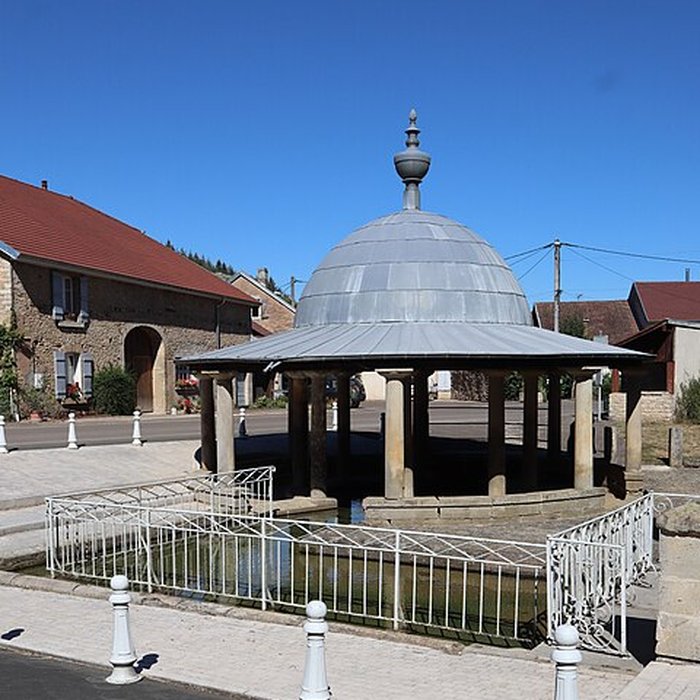 Photo de Fontaine-lavoir de Fontenois-lès-Montbozon