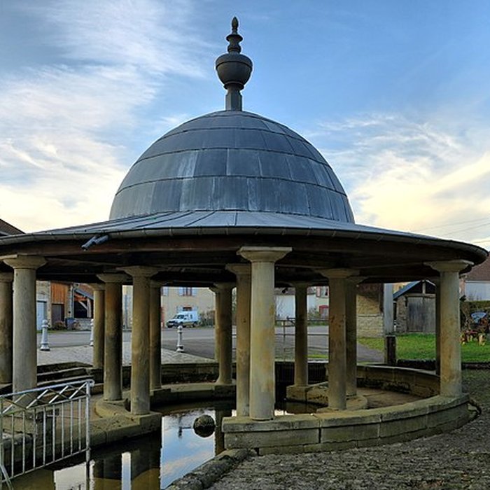 Photo de Fontaine-lavoir de Fontenois-lès-Montbozon