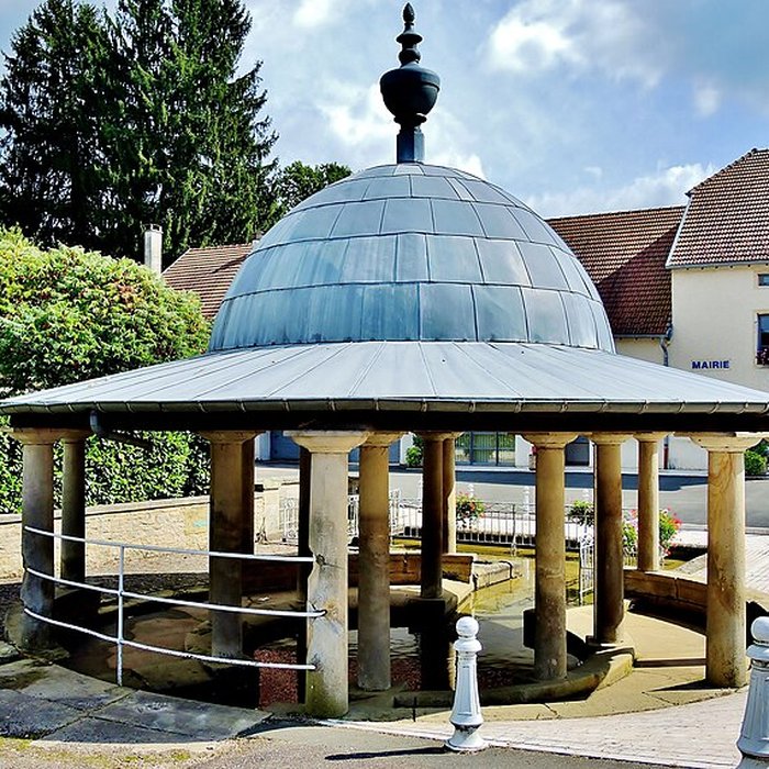 Photo de Fontaine-lavoir de Fontenois-lès-Montbozon