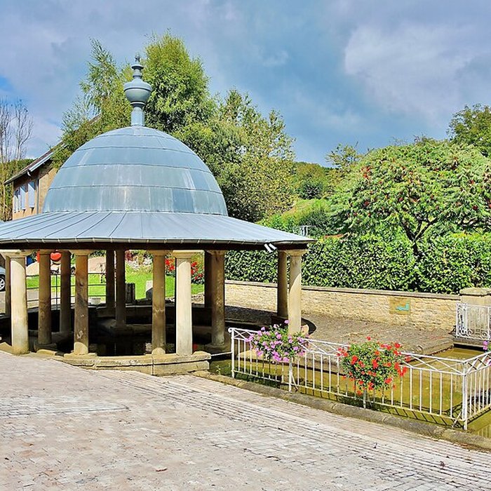 Photo de Fontaine-lavoir de Fontenois-lès-Montbozon
