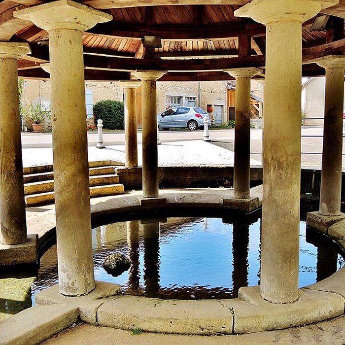Photo de Fontaine-lavoir de Fontenois-lès-Montbozon