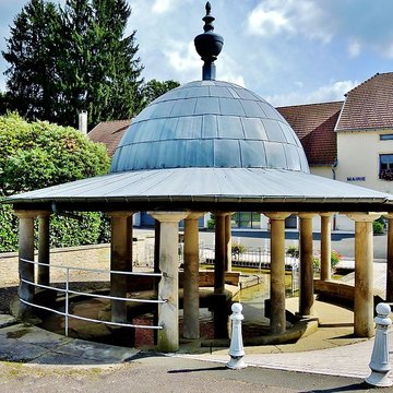 Fontaine-lavoir de Fontenois-lès-Montbozon
