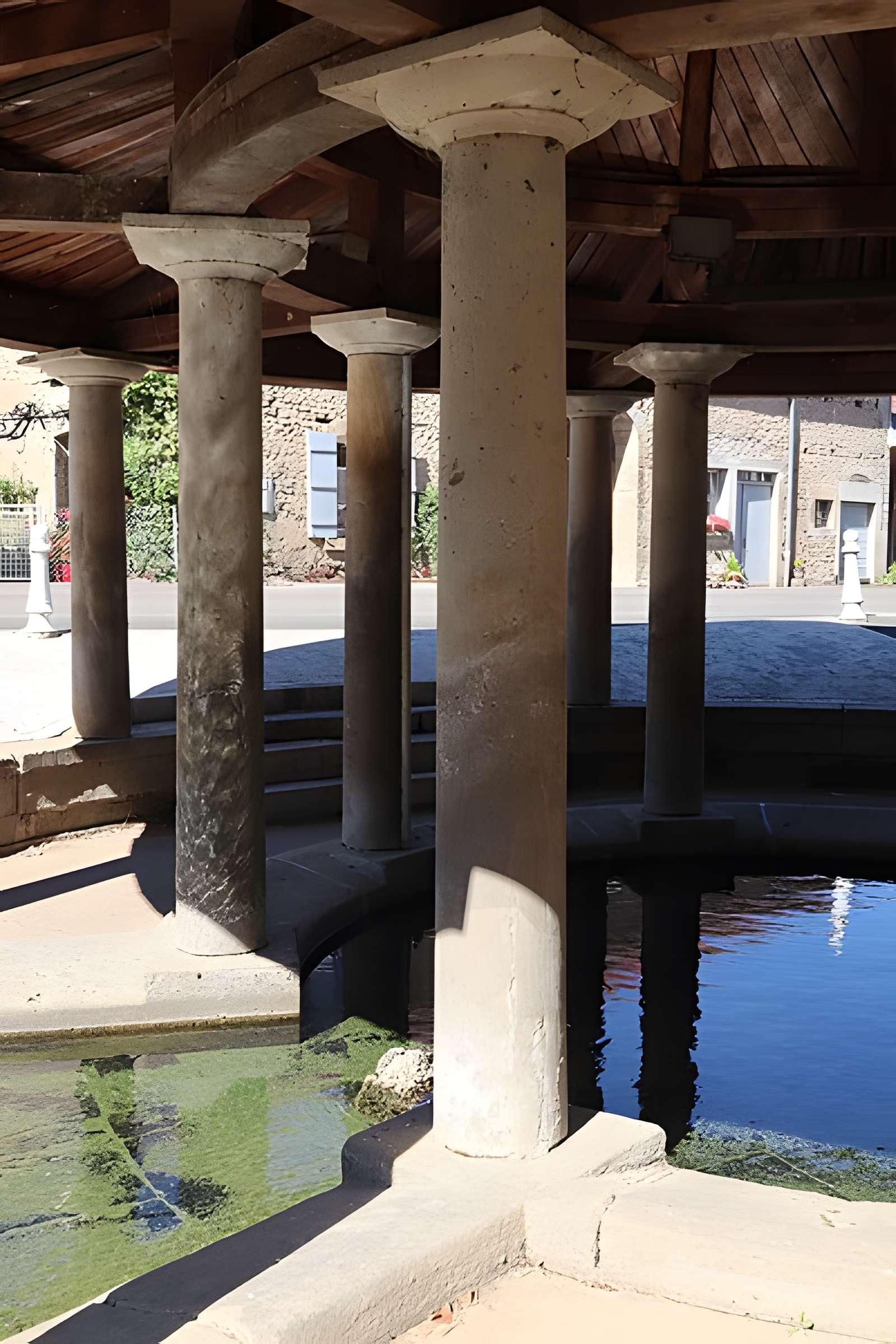 Fontaine-lavoir de Fontenois-lès-Montbozon