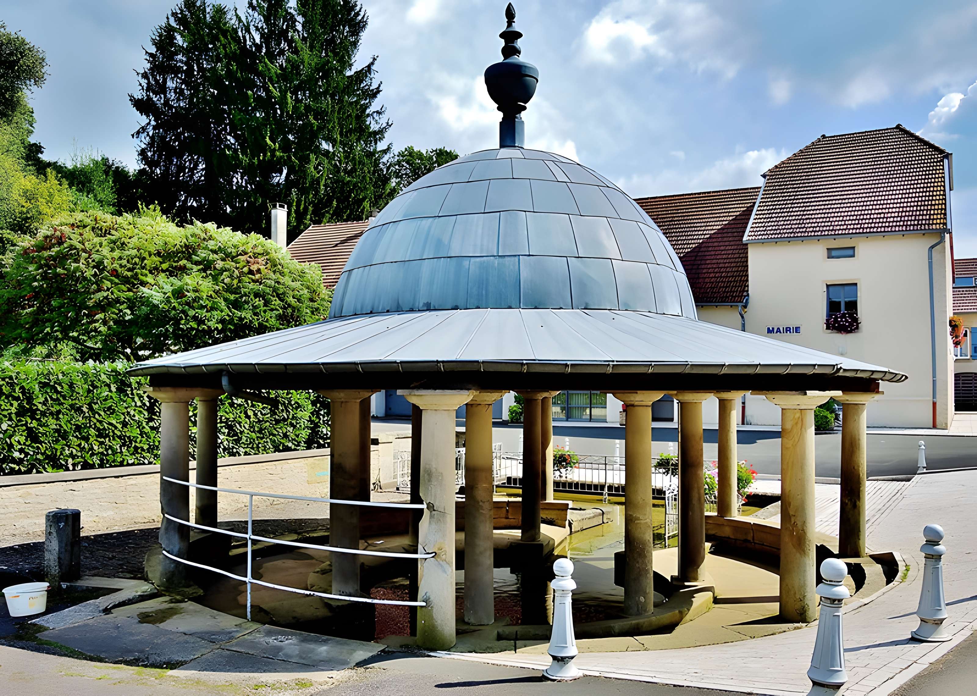 Fontaine-lavoir de Fontenois-lès-Montbozon