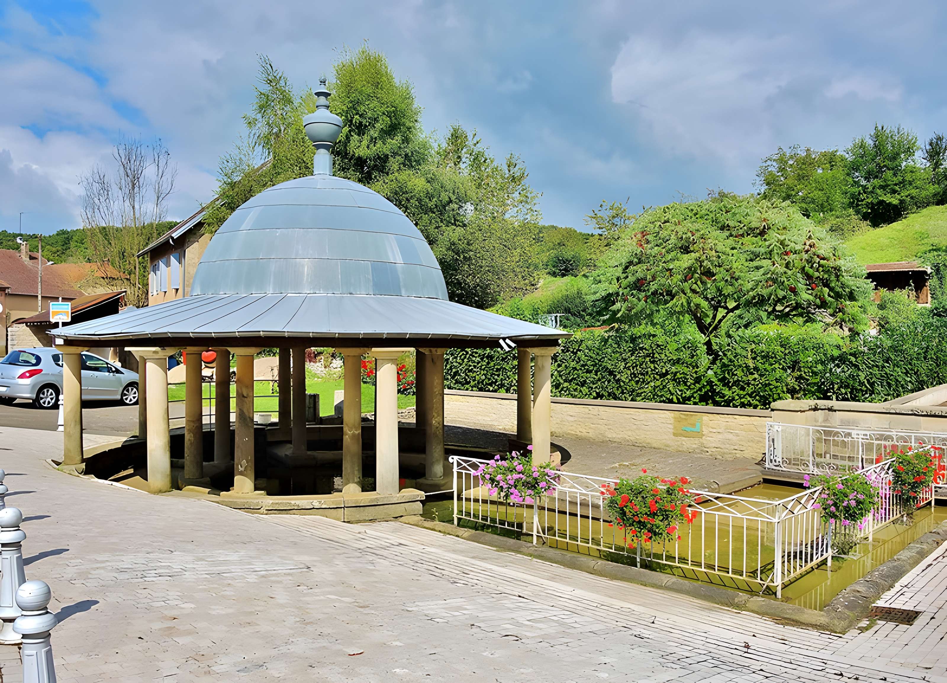 Fontaine-lavoir de Fontenois-lès-Montbozon