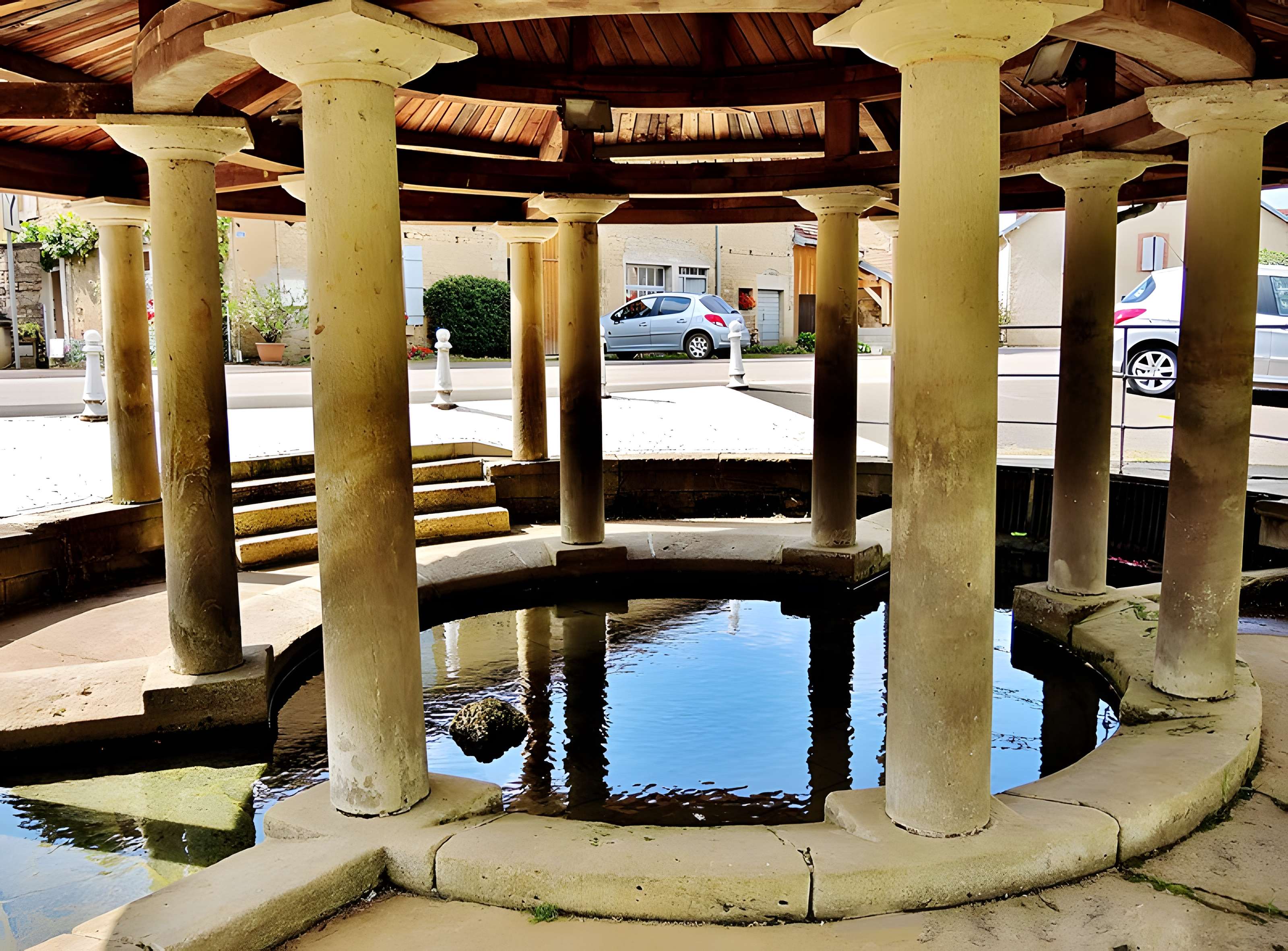 Fontaine-lavoir de Fontenois-lès-Montbozon