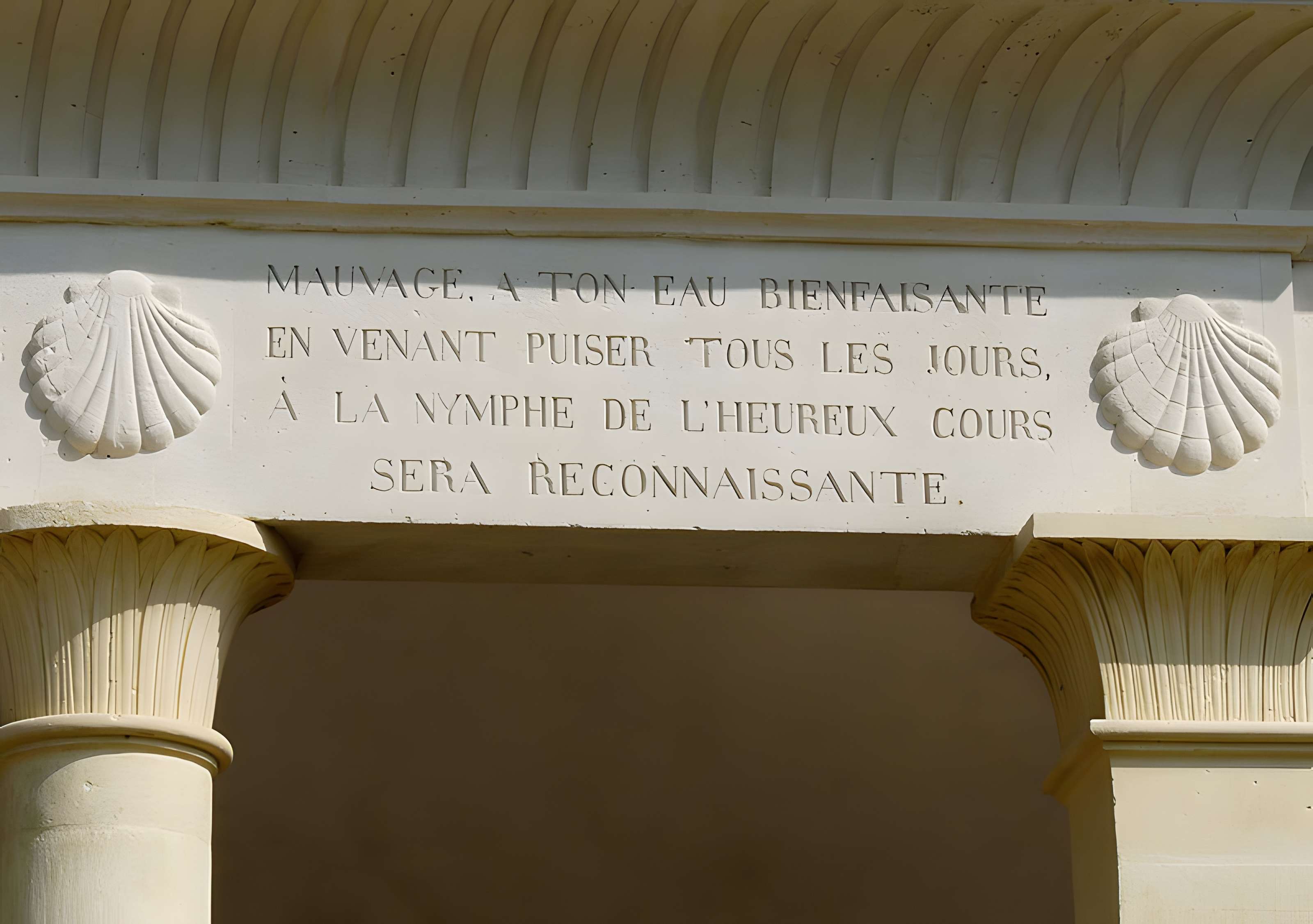 Fontaine-lavoir de Mauvages