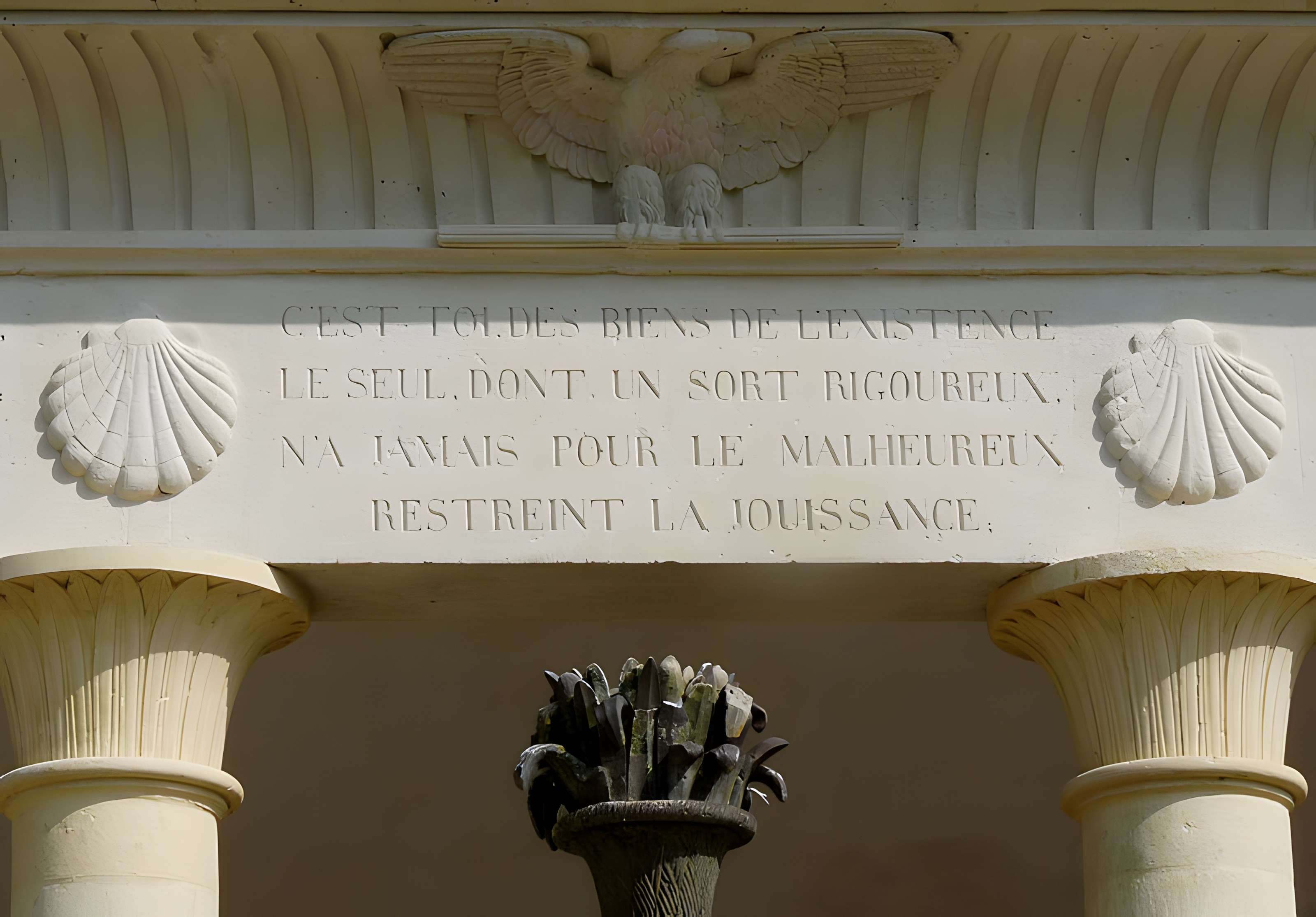 Fontaine-lavoir de Mauvages