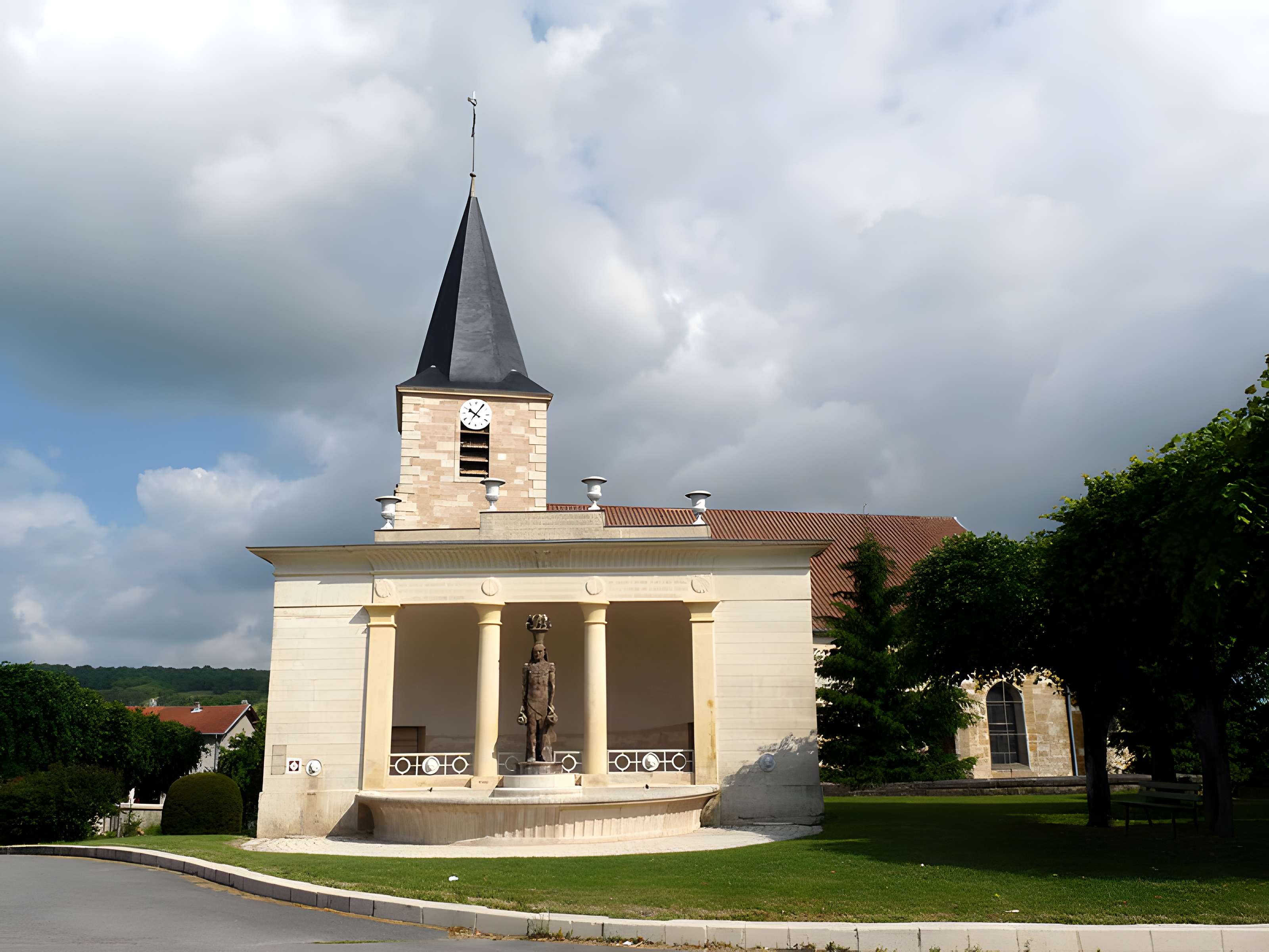 Fontaine-lavoir de Mauvages