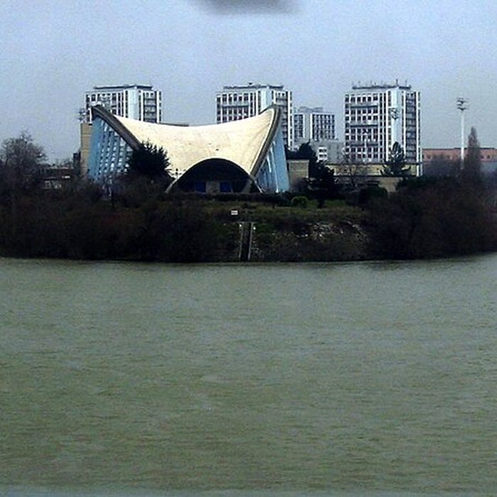 Photo de Centre sportif municipal de Saint-Ouen situé sur le site de lIle des Vannes