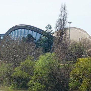Centre sportif municipal de Saint-Ouen situé sur le site de lIle des Vannes