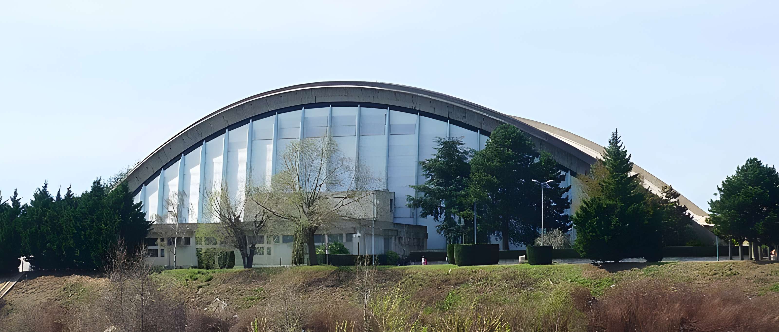Centre sportif municipal de Saint-Ouen situé sur le site de l'Ile des Vannes