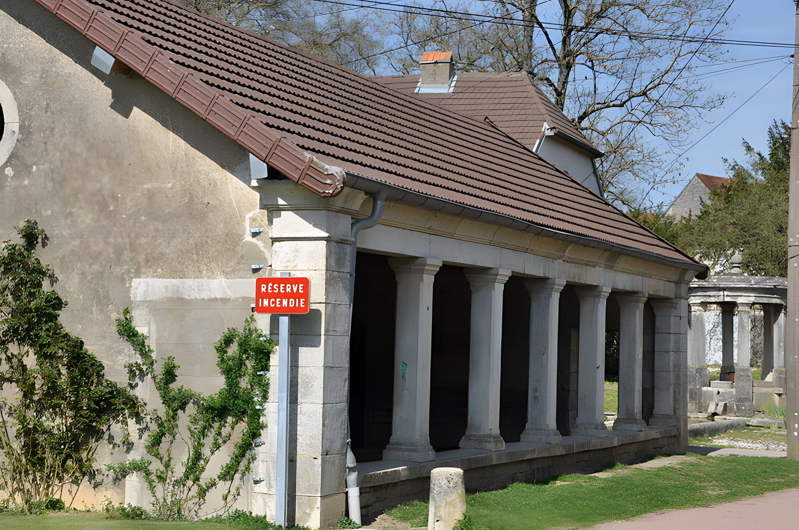 Fontaine-lavoir de Montagney