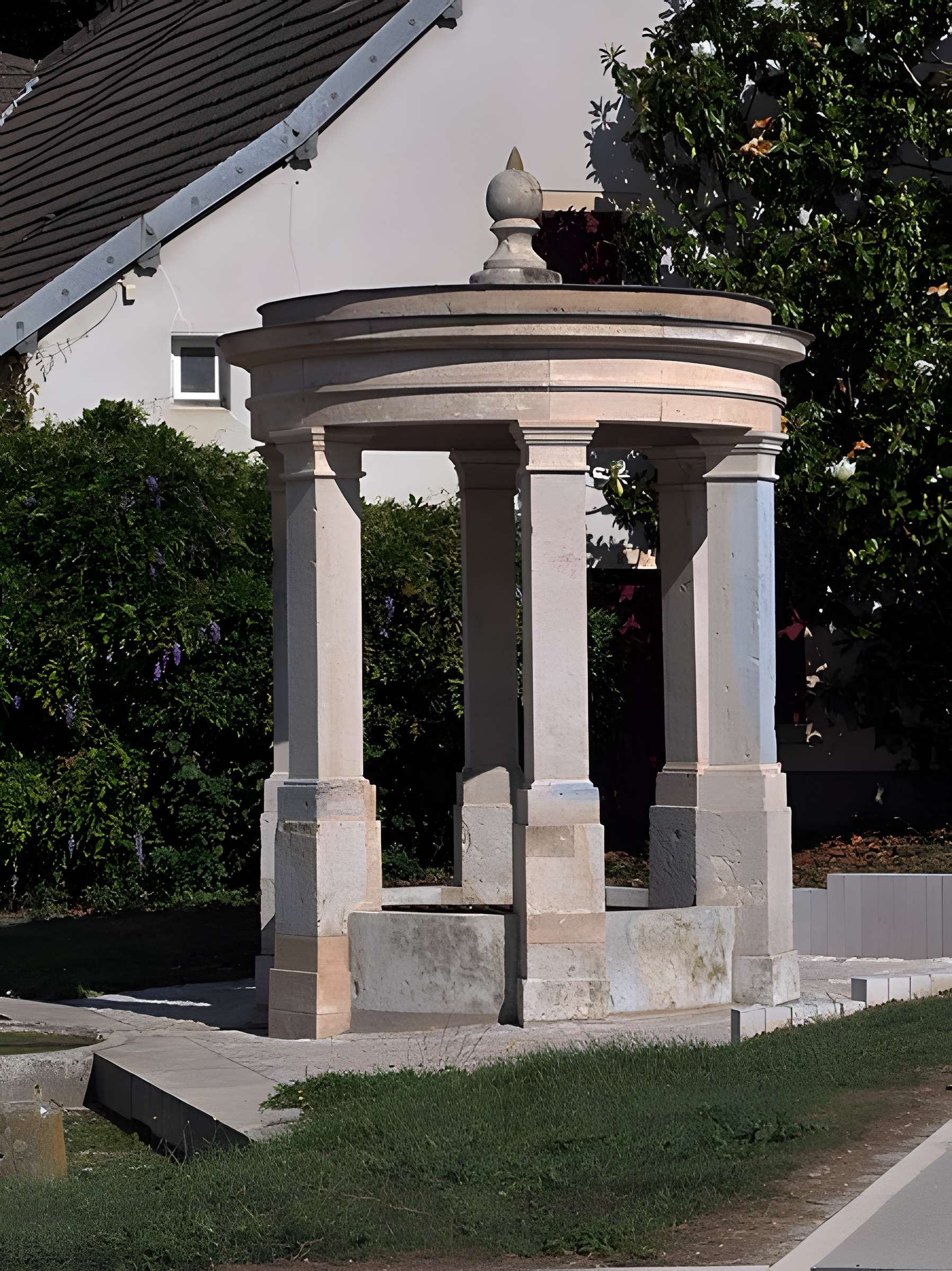 Fontaine-lavoir de Montagney