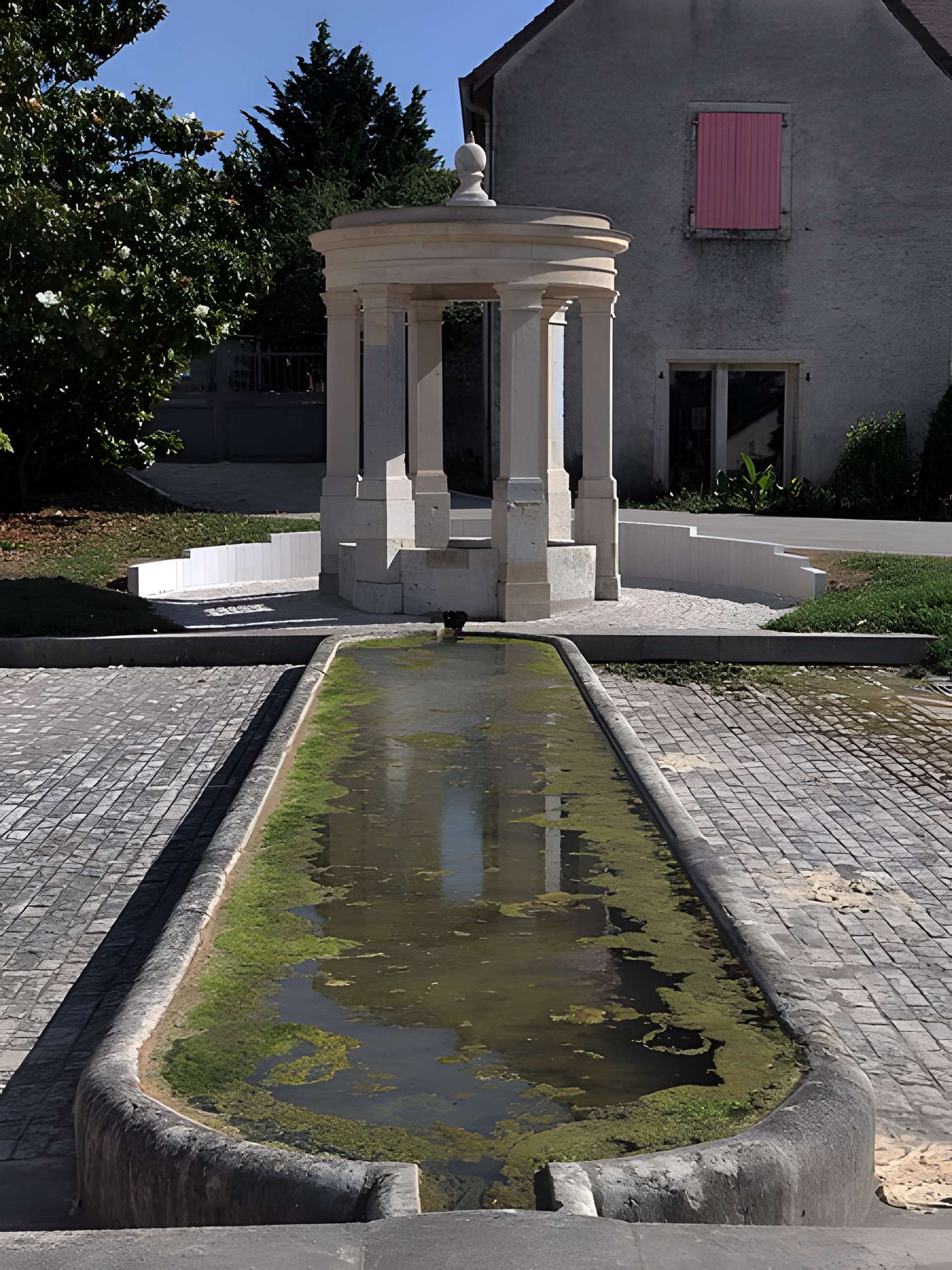 Fontaine-lavoir de Montagney