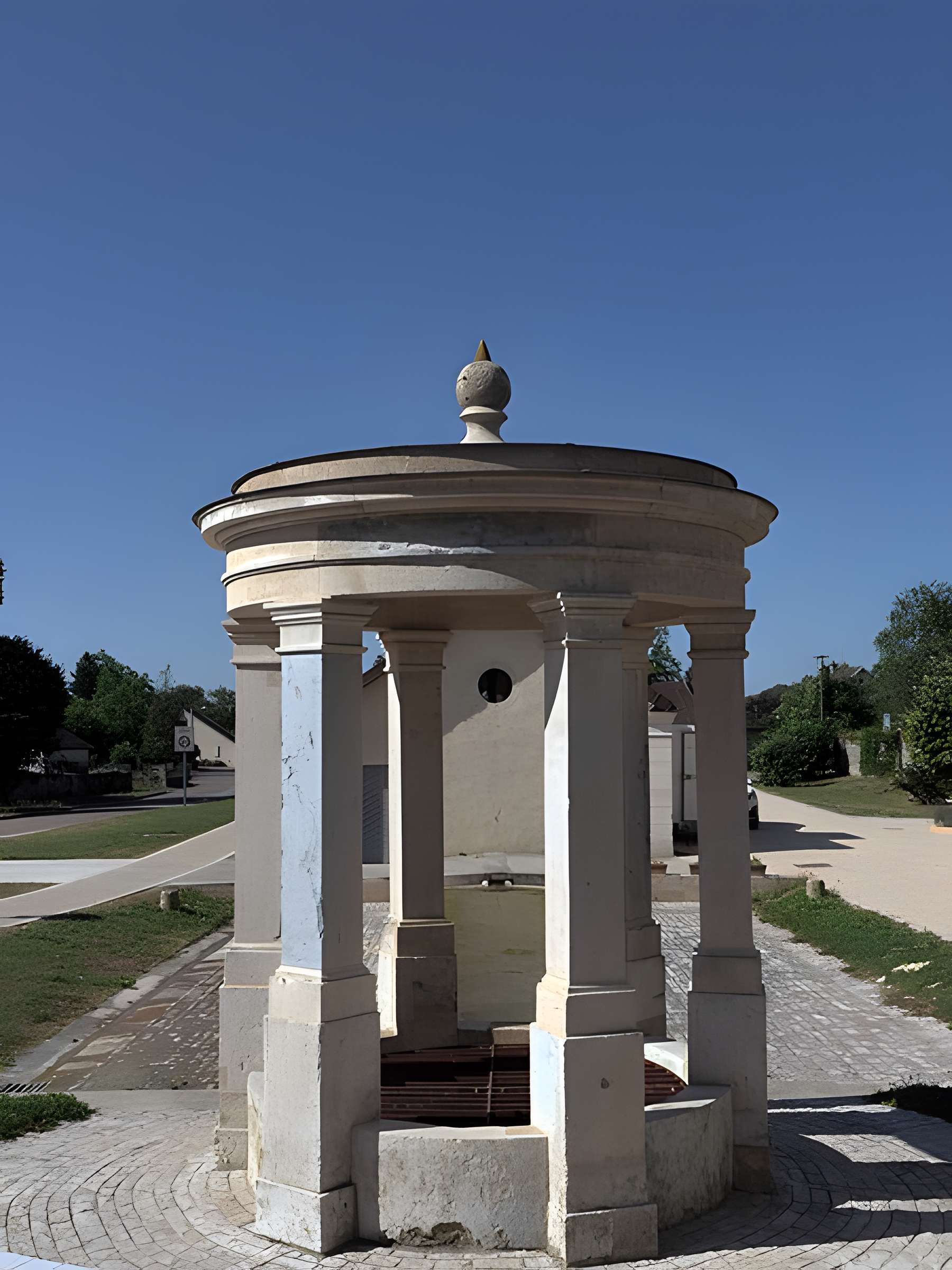 Fontaine-lavoir de Montagney